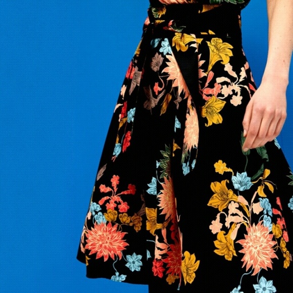 Zara floral print skirt black floral 2382 XS or S - Picture 4 of 6